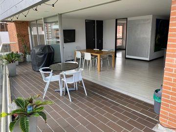 Vendo moderno apartamento parte baja del Poblado.