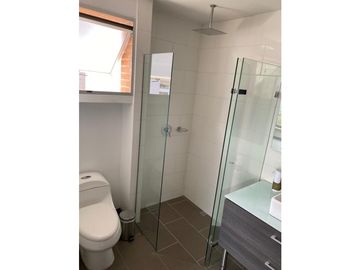 Vendo moderno apartamento parte baja del Poblado.