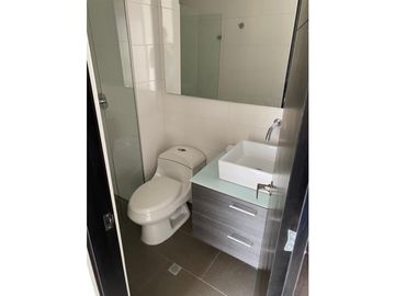 Vendo moderno apartamento parte baja del Poblado.