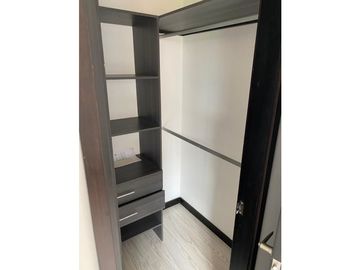 Vendo moderno apartamento parte baja del Poblado.