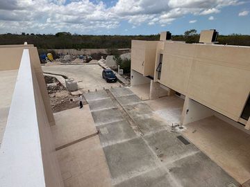 Casa venta en Merida con alberca en Privada Maruva Santa Rita Cholul Yucatan