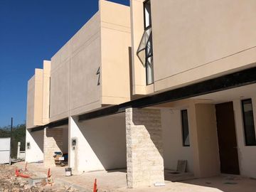 Casa venta en Merida con alberca en Privada Maruva Santa Rita Cholul Yucatan