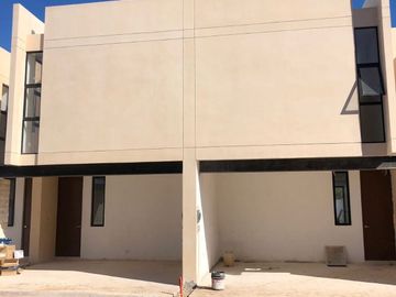 Casa venta en Merida con alberca en Privada Maruva Santa Rita Cholul Yucatan