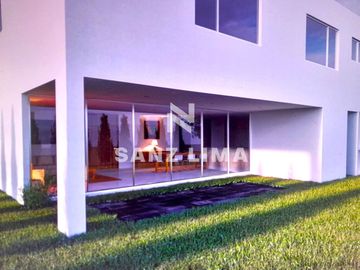 San Lorenzo Residencial: Excepcional propiedad con diseño exclusivo y moderno.