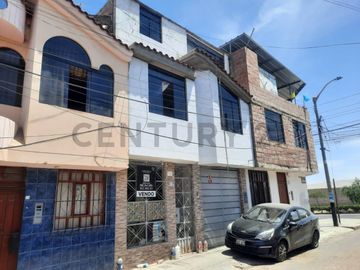 Vendo casa de 2 pisos en excelente ubicación – cerca al mercado Santa Rosa
