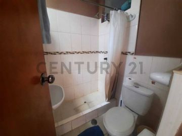 Vendo casa de 2 pisos en excelente ubicación – cerca al mercado Santa Rosa