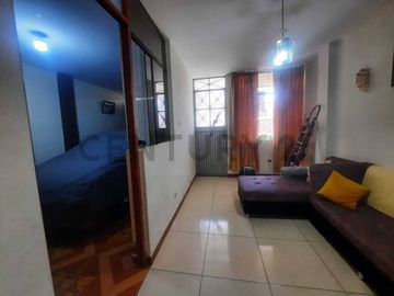 Vendo casa de 2 pisos en excelente ubicación – cerca al mercado Santa Rosa