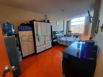 Vendo casa de 2 pisos en excelente ubicación – cerca al mercado Santa Rosa