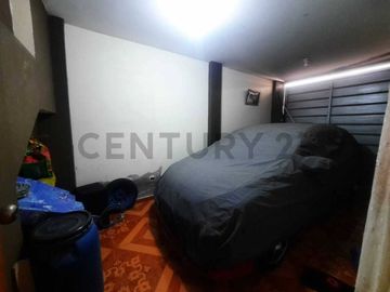 Vendo casa de 2 pisos en excelente ubicación – cerca al mercado Santa Rosa