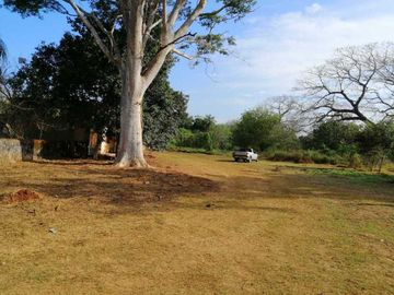 Terreno con bodegas en Xcampeu, Campeche