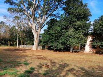 Terreno con bodegas en Xcampeu, Campeche