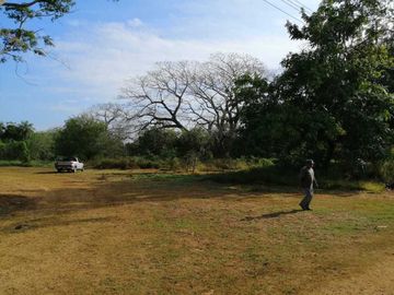 Terreno con bodegas en Xcampeu, Campeche
