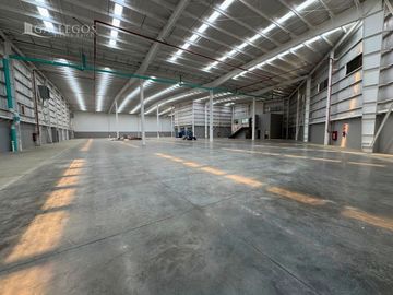 Nave Industrial en Renta 3,542m² (38,126 ft²)
