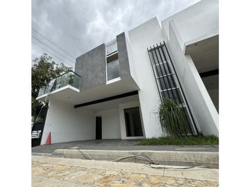 CASA ESPACIOSA EN LADERAS DE LA LOMA