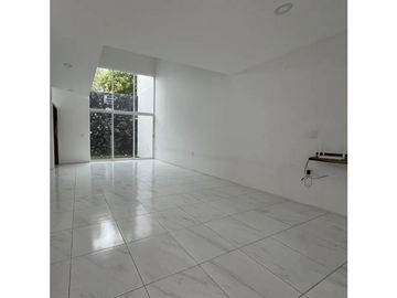 CASA ESPACIOSA EN LADERAS DE LA LOMA