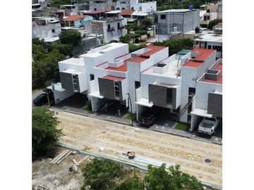 CASA ESPACIOSA EN LADERAS DE LA LOMA
