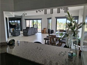 APARTAMENTO A LA VENTA PH LAS OLAS 2 VISTA MAR SAN CARLOS