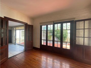 Casa de estilo, inmejorable estado, totalmente reciclada.