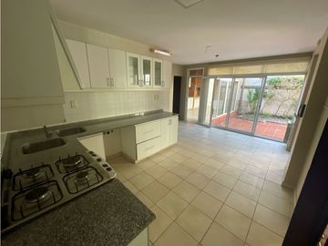Casa de estilo, inmejorable estado, totalmente reciclada.