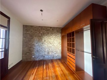 Casa de estilo, inmejorable estado, totalmente reciclada.