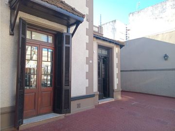 Casa de estilo, inmejorable estado, totalmente reciclada.
