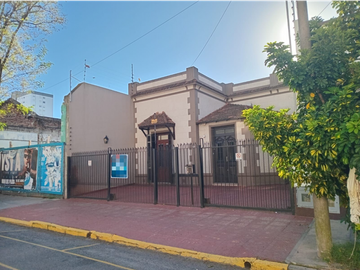 Casa de estilo, inmejorable estado, totalmente reciclada.