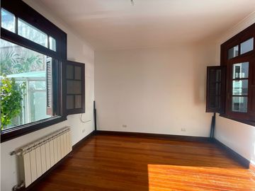 Casa de estilo, inmejorable estado, totalmente reciclada.