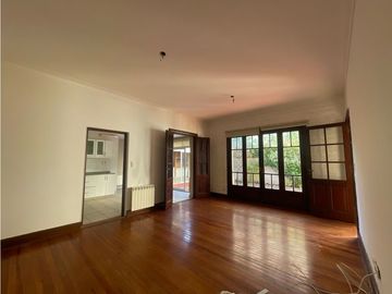Casa de estilo, inmejorable estado, totalmente reciclada.