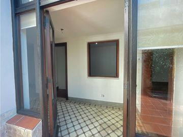 Casa de estilo, inmejorable estado, totalmente reciclada.