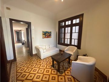 Casa de estilo, inmejorable estado, totalmente reciclada.