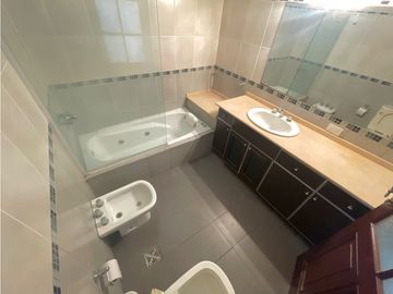 Casa de estilo, inmejorable estado, totalmente reciclada.