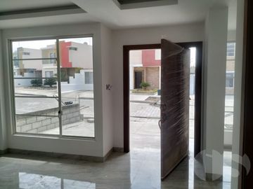 CASA EN VENTA EN SUR DE MANTA