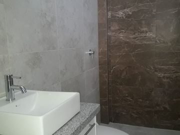 CASA EN VENTA EN SUR DE MANTA