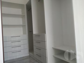 CASA EN VENTA EN SUR DE MANTA