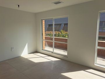 Oficina en Venta en Luis Carrara con las Hualtatas