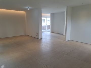Oficina en Venta en Luis Carrara con las Hualtatas