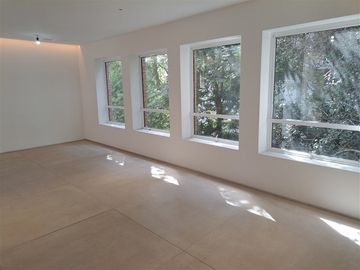 Oficina en Venta en Luis Carrara con las Hualtatas