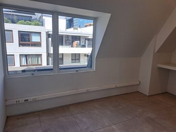 Oficina en Venta en Luis Carrara con las Hualtatas