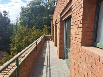 Oficina en Venta en Luis Carrara con las Hualtatas