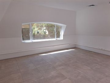 Oficina en Venta en Luis Carrara con las Hualtatas