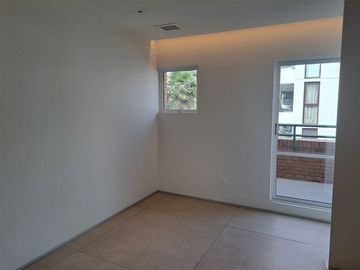 Oficina en Venta en Luis Carrara con las Hualtatas