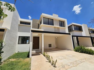 ¡Entrega Inmediata! Casa en Venta en Cholul al Norte de Mérida