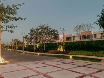 ¡Entrega Inmediata! Casa en Venta en Cholul al Norte de Mérida