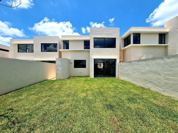 ¡Entrega Inmediata! Casa en Venta en Cholul al Norte de Mérida