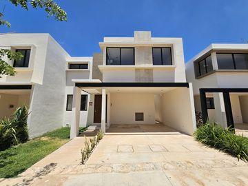¡Entrega Inmediata! Casa en Venta en Cholul al Norte de Mérida