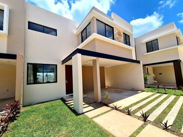 ¡Entrega Inmediata! Casa en Venta en Cholul al Norte de Mérida