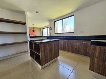 ¡Entrega Inmediata! Casa en Venta en Cholul al Norte de Mérida