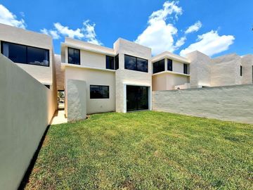 ¡Entrega Inmediata! Casa en Venta en Cholul al Norte de Mérida