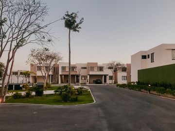¡Entrega Inmediata! Casa en Venta en Cholul al Norte de Mérida