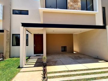 ¡Entrega Inmediata! Casa en Venta en Cholul al Norte de Mérida